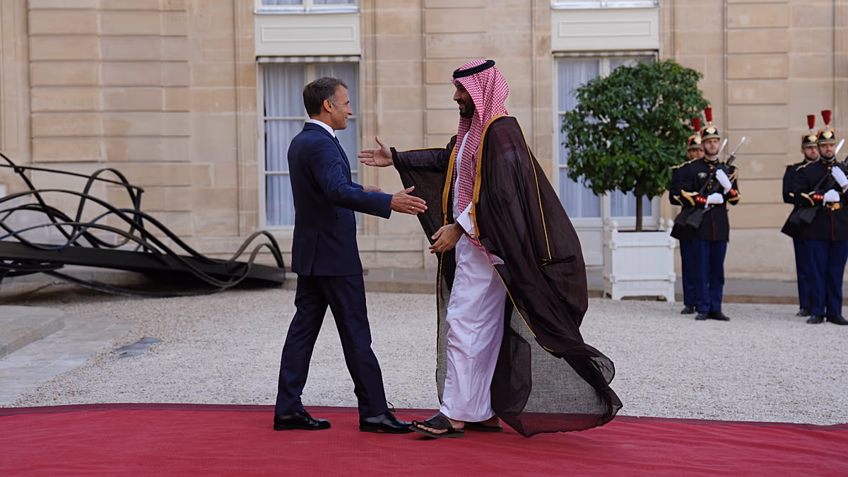 Macron dévoile un accord de 6 milliards d'euros sur un parc à thème soutenu par l'Arabie Saoudite au milieu de critiques sur les droits