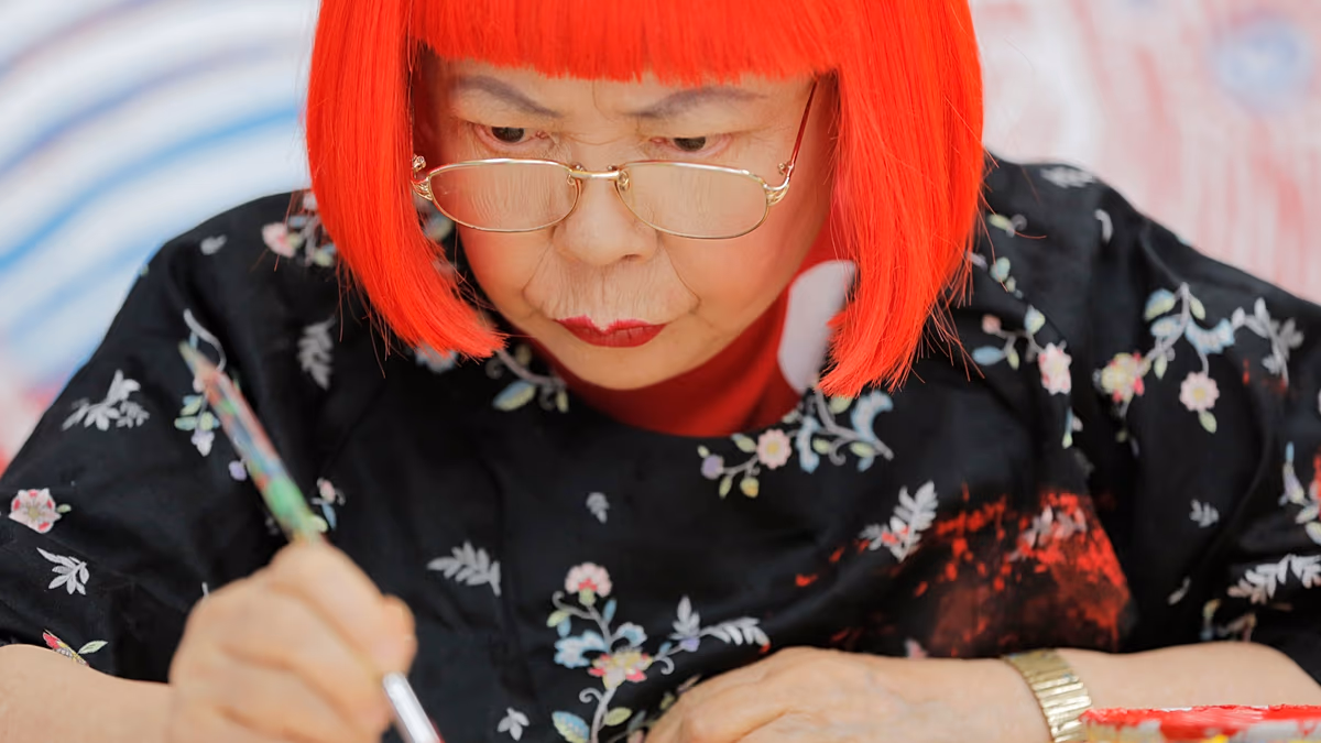 L'artiste japonaise d'avant-garde Yayoi Kusama, célèbre pour ses pois, est décédée à l'âge de 97 ans