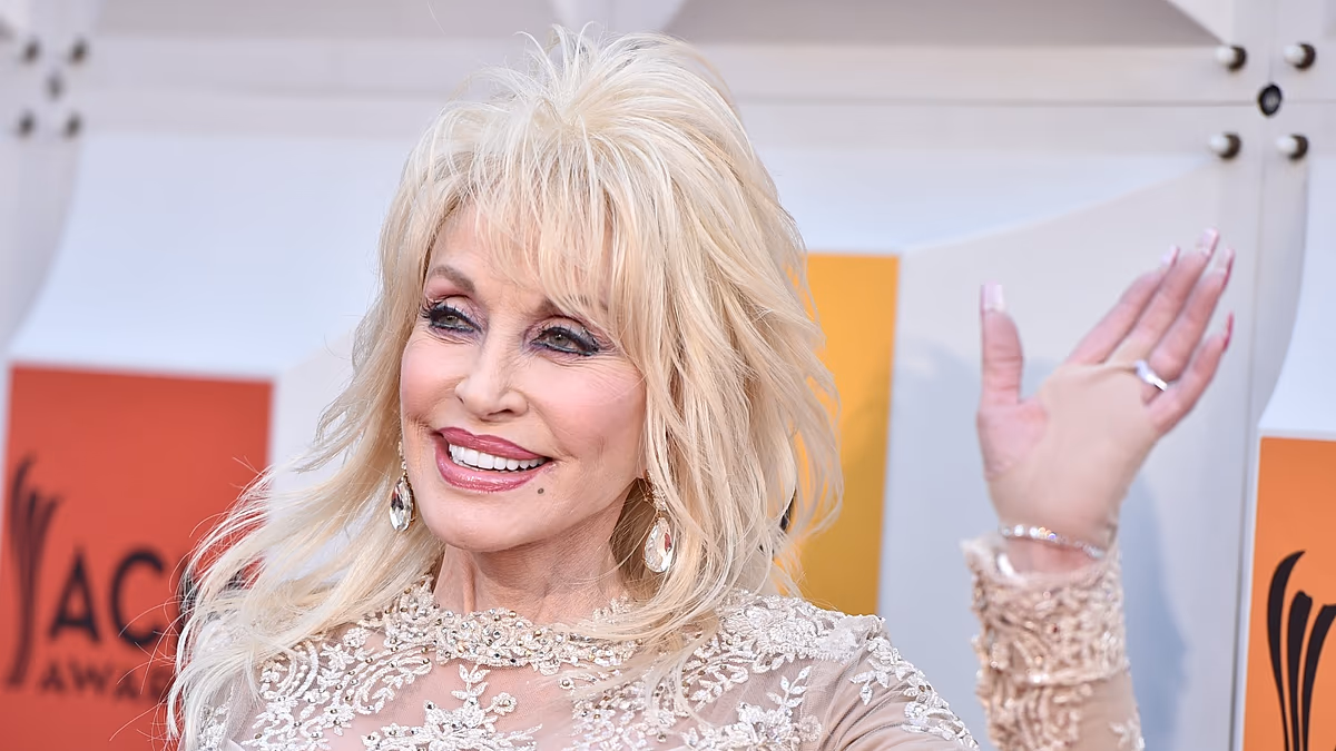 « Unique et irremplaçable » : hommages à Dolly Parton de personnalités publiques et de célébrités