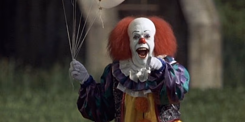 Tim Curry dans le rôle de Pennywise