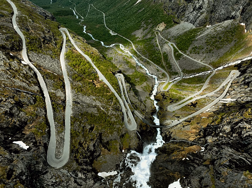 Trollstigen en Norvège est peut-être relativement court, mais il a vraiment du punch