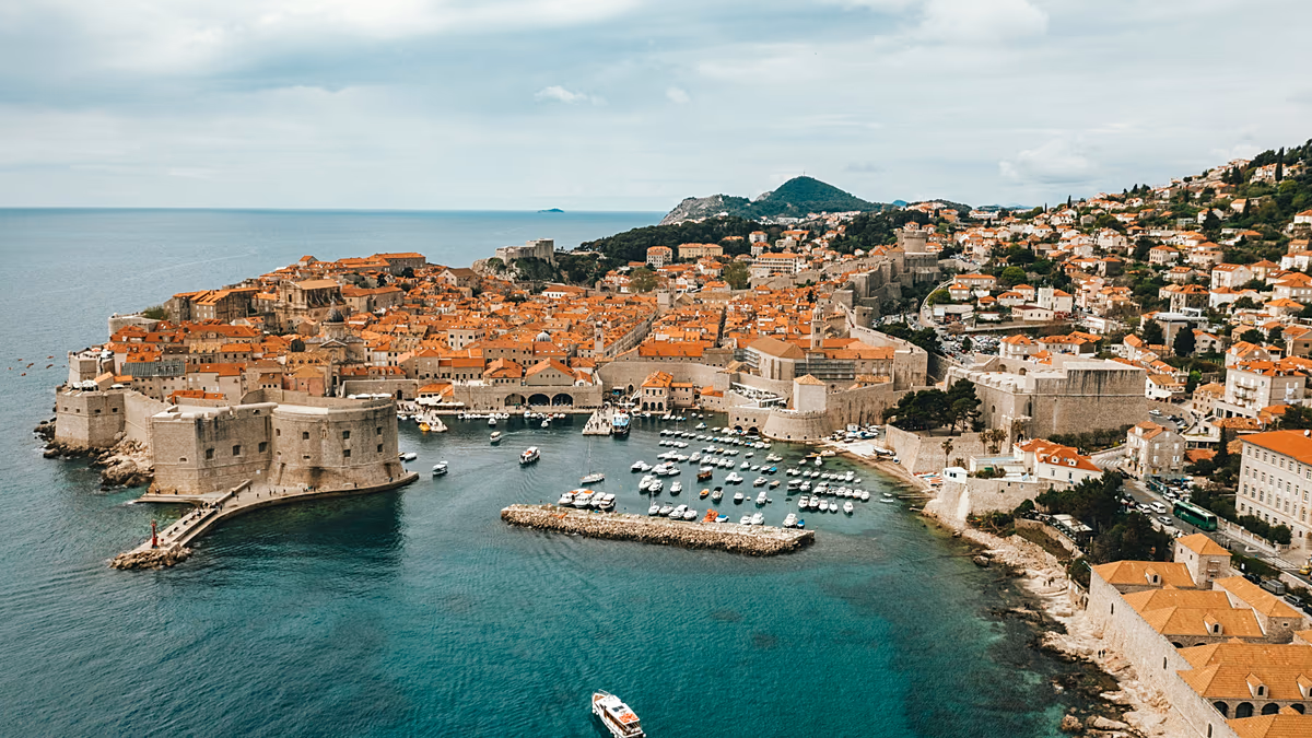 Comment économiser sur vos vacances d'automne, des meilleures dates de voyage aux destinations les plus abordables