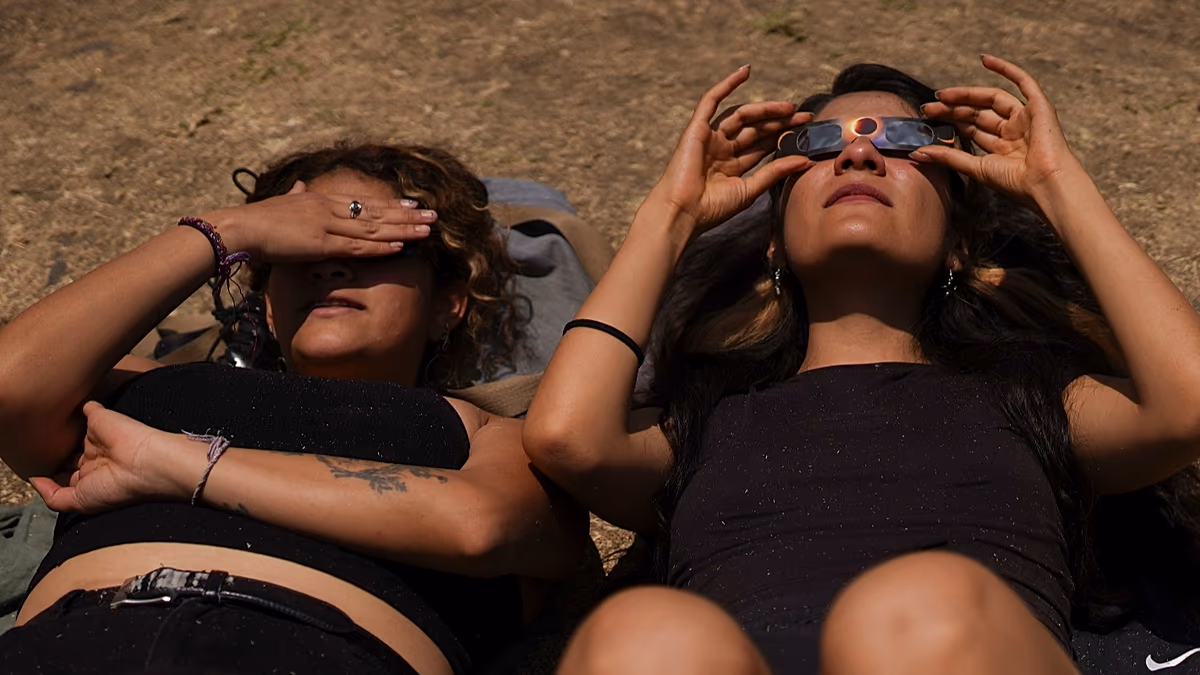 Comment savoir si l'éclipse a endommagé vos yeux : principaux symptômes avant-coureurs