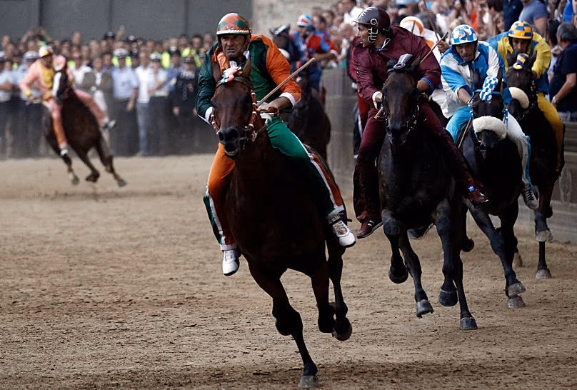 La célèbre course de chevaux Palio di Siena a lieu deux fois par an