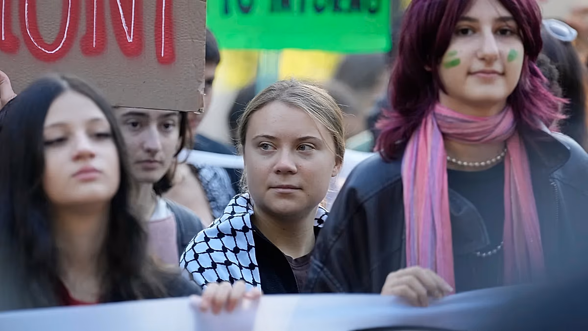 Des milliers de personnes se rassemblent à Stockholm contre la crise climatique quelques semaines avant les élections générales