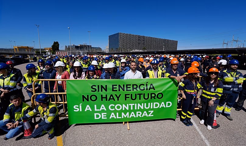 Manifestation pour maintenir l'usine d'Almaraz ouverte ; au centre, Fernando Sánchez, président de la plateforme citoyenne Oui à Almaraz, Oui au futur.
