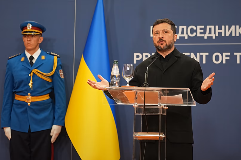 Le président ukrainien Volodymyr Zelenskyy s'exprime lors d'une conférence de presse avec son homologue serbe Aleksandar Vucic au Palais de Serbie, à Belgrade, en Serbie.