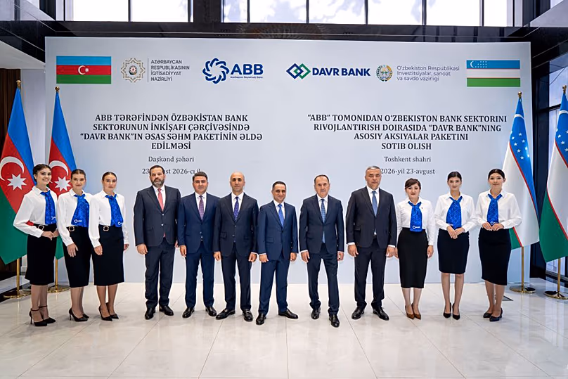 La Banque internationale d'Azerbaïdjan est officiellement entrée dans le secteur bancaire de l'Ouzbékistan. Fonctionnaires des deux pays avec les employés de la banque