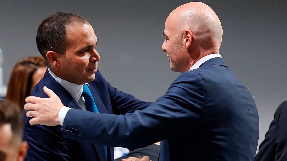 L'ancien vice-président de la FIFA, le prince Ali, accuse Infantino de "chantage" alors que la pression sur les dirigeants augmente