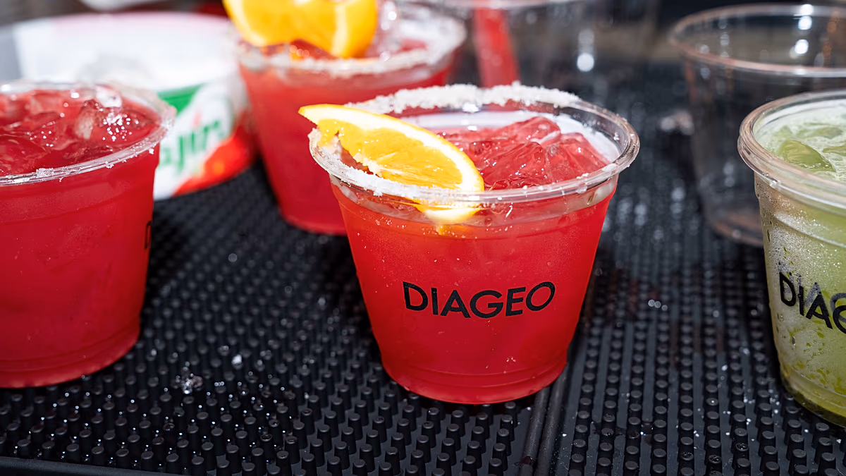 Le géant des boissons Diageo dévoile 1 milliard de dollars de réductions de coûts pour lutter contre le ralentissement de la croissance