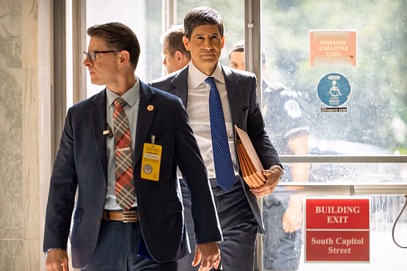 DÉPOSER. Le président de la Réserve fédérale, Kevin Warsh, arrive devant le comité des services financiers de la Chambre des représentants à Capitol Hill, le 14 juillet 2026.