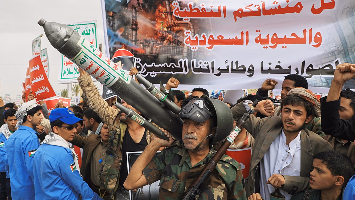 Les Houthis revendiquent une frappe contre un pétrolier saoudien lors de la dernière escalade en mer Rouge