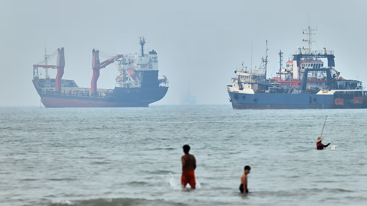 Les prix du pétrole chutent alors que les États-Unis et l’Iran suspendent leurs frappes sur le détroit d’Ormuz