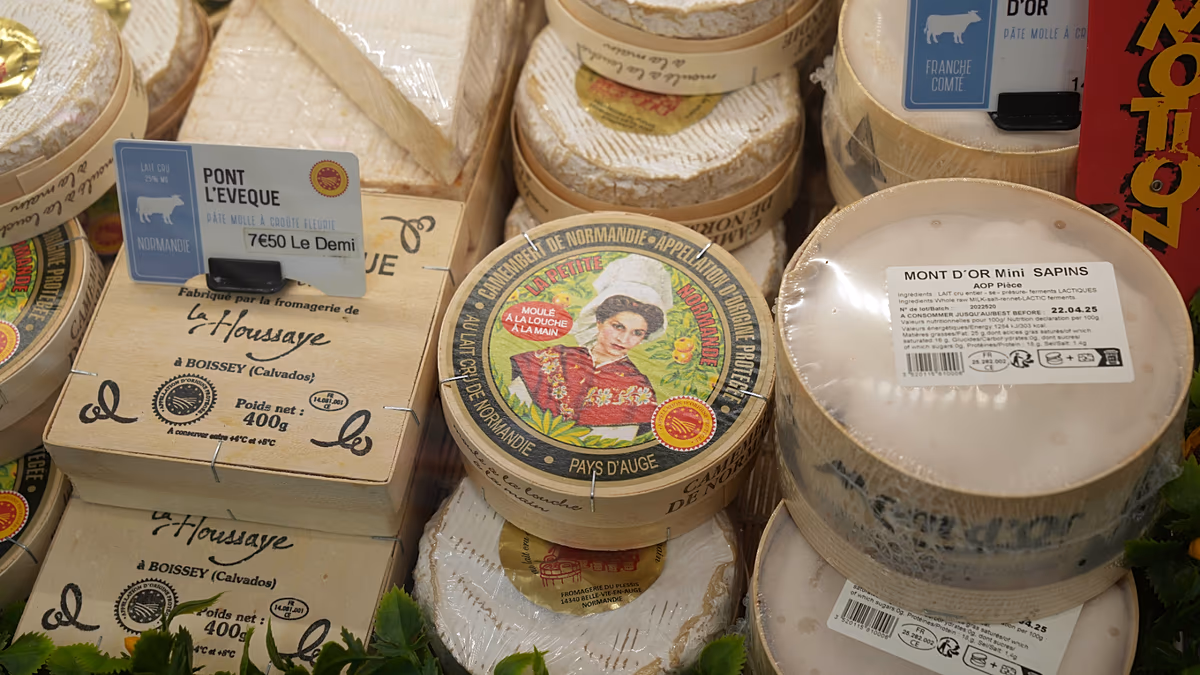 Les règles strictes sur la fabrication du fromage français se sont assouplies alors que les agriculteurs luttent contre une chaleur et une sécheresse record