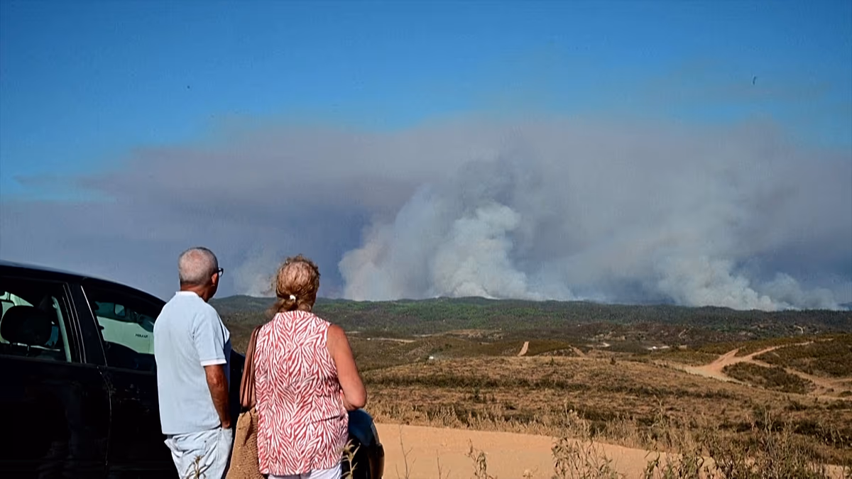 L'incendie de Huelva en Espagne menace les habitations et 800 personnes évacuées en raison d'une grave sécheresse