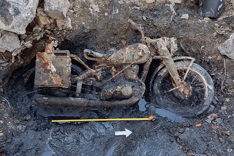 Niveau d'eau bas : une moto de la Wehrmacht trouvée dans la boue du Danube au cœur de Budapest. (c) Groupe populaire