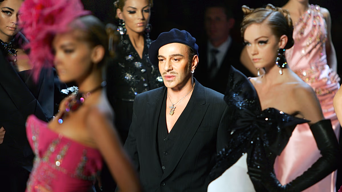 Pardonner ou oublier ? Pourquoi le choix du Met Gala d'honorer John Galliano est si controversé