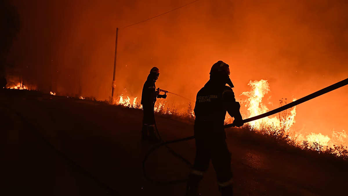Trois pompiers meurent dans des incendies de forêt en Grèce