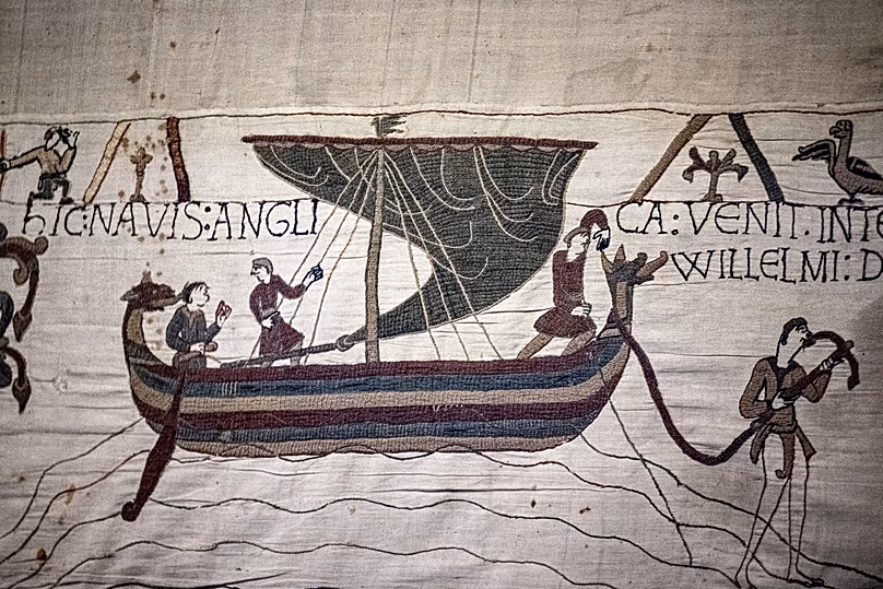 Un gros plan de la Tapisserie de Bayeux avant son transfert au British Museum