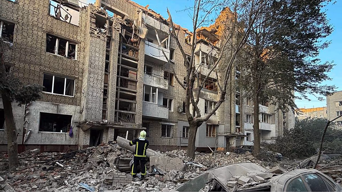 Zelensky met en garde contre une pénurie de défense antimissile après que les frappes russes ont fait huit morts en Ukraine