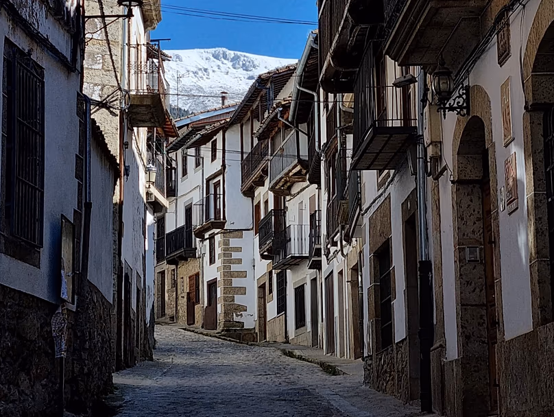 Photo de la Calle Mayor de Candelario, l'une des rues pavées les plus reconnaissables de la municipalité.