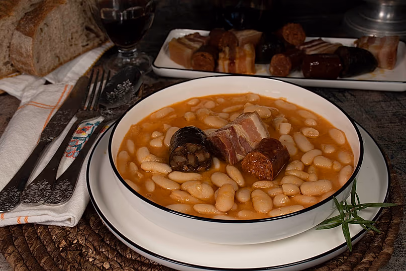 Photo d'un des plats typiques des Asturies : la fabada asturiana.