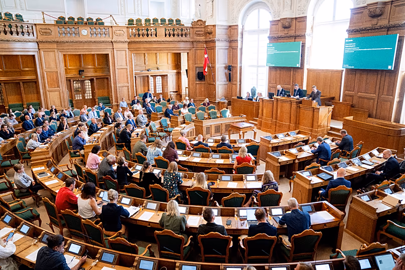 Réunion dans la salle du Parlement de la salle Folketing de Christiansborg à Copenhague, le 27 août 2026