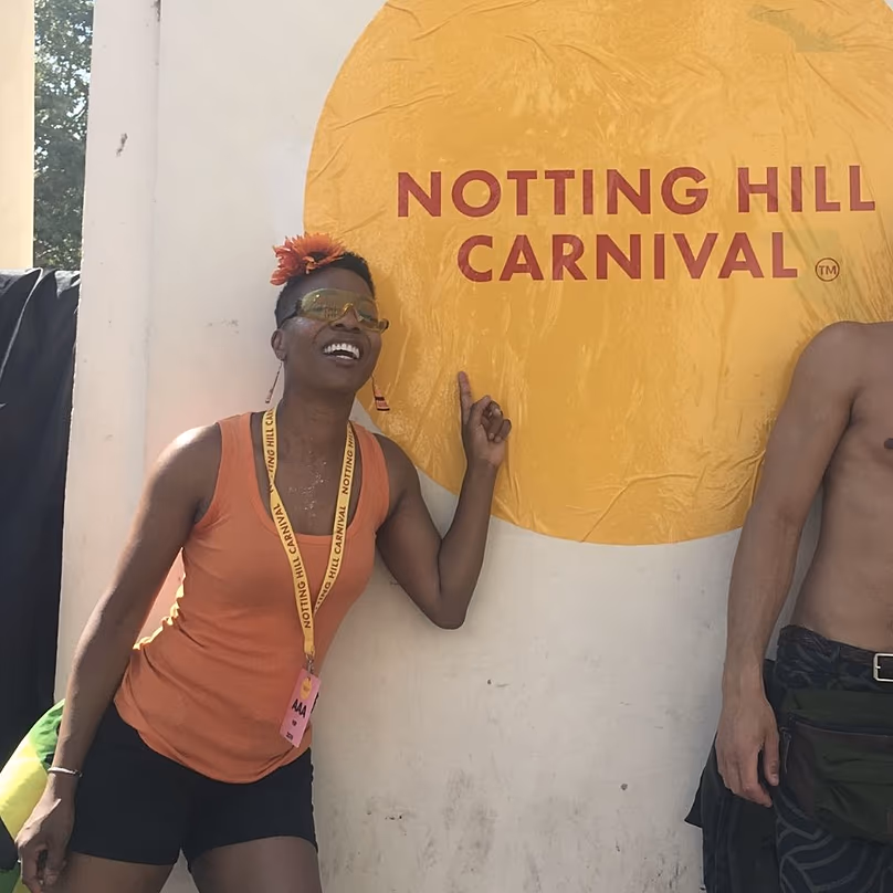 L'artiste et DJ Linett Kamala participe au carnaval de Notting Hill