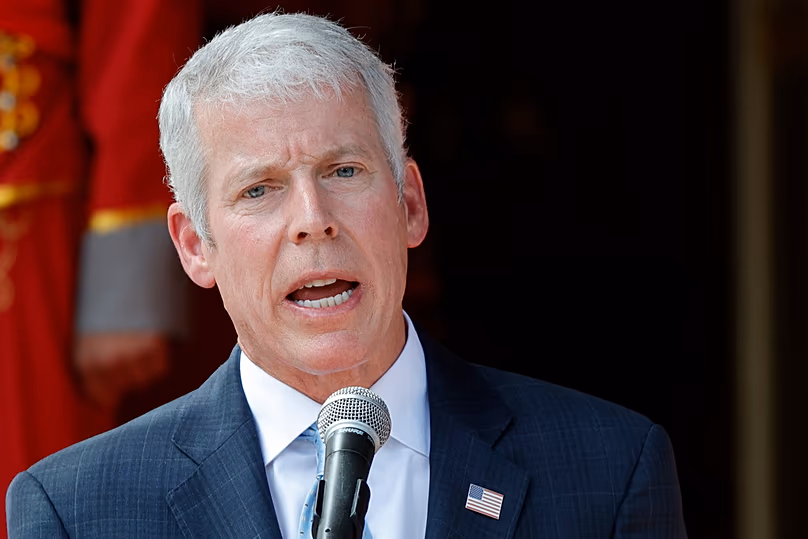 Le secrétaire américain à l'Énergie, Chris Wright, s'exprime après la signature d'un accord pétrolier entre les États-Unis et le Venezuela au palais présidentiel de Miraflores à Caracas, Venezuela, le mercredi 2 septembre 2026.