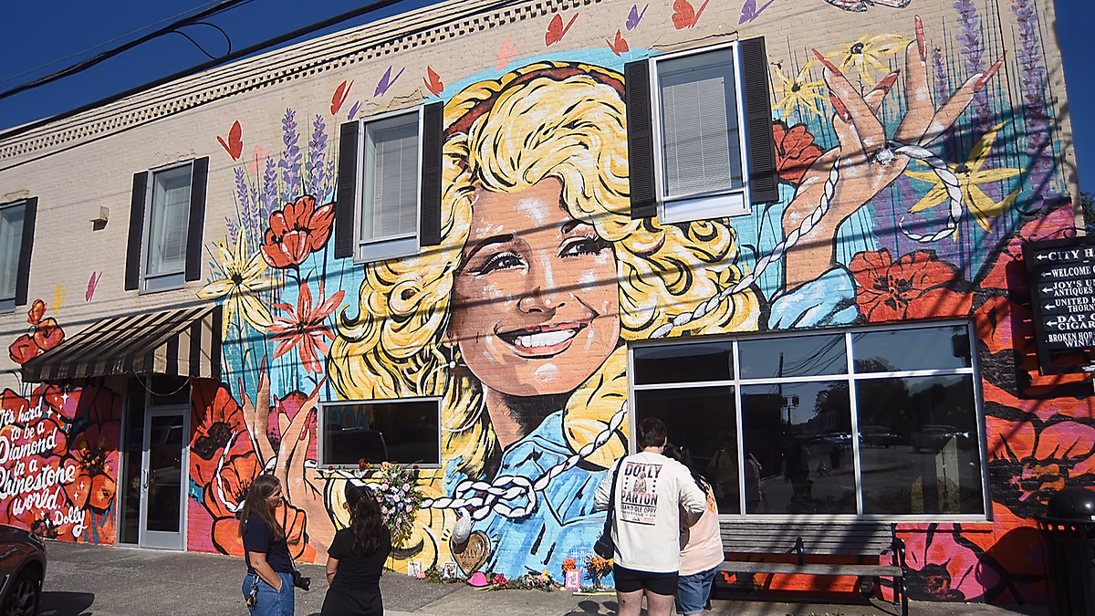 La sœur de Dolly Parton critique « l'IA et les déchets sans fin » après la mort de l'icône country