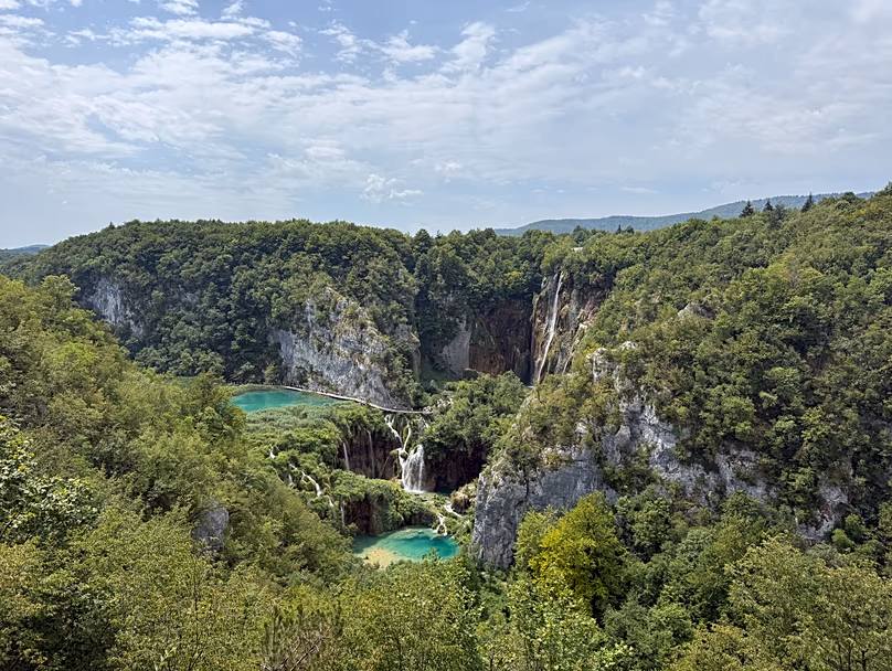 Une vue sur le parc national de Plitvice, loin de la bande côtière