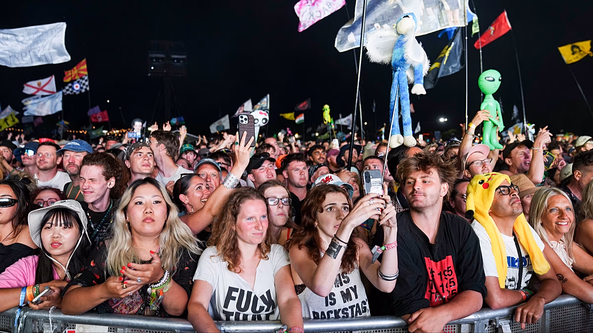 « Une arnaque » : les fans de Glastonbury furieux du prix historiquement élevé des billets pour le festival de musique 2027