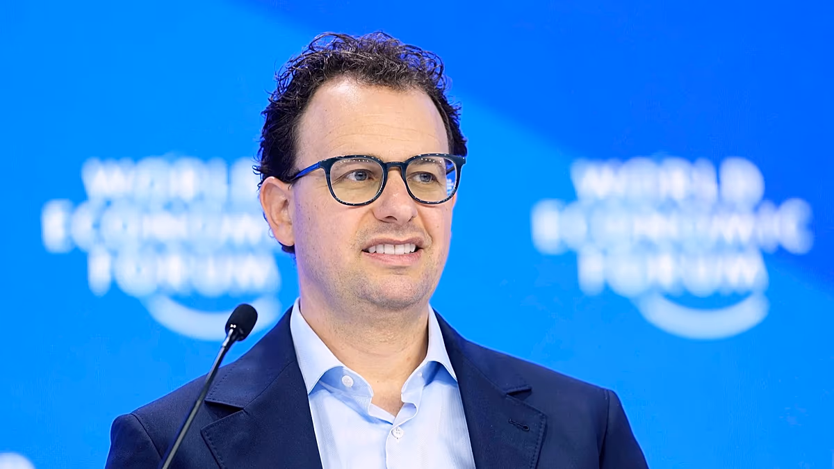 Le PDG d'Anthropic, Dario Amodei, appelle les sociétés d'IA à ralentir leur développement face aux risques liés à la superintelligence