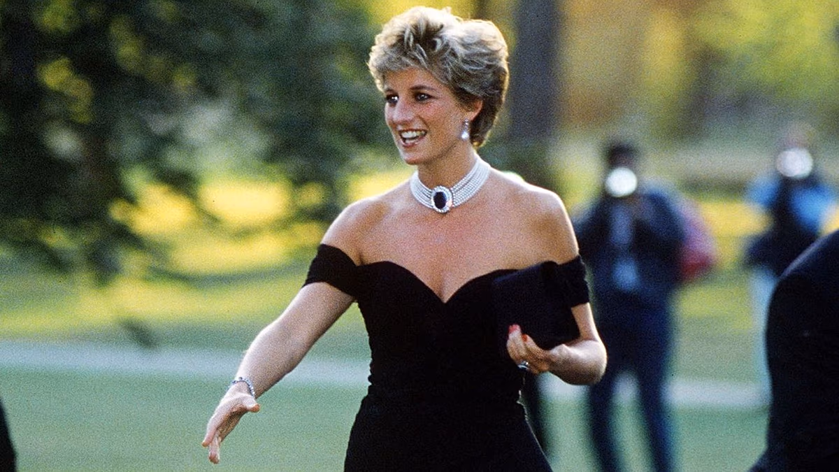 « L'un des messages les plus puissants qu'elle ait jamais formulés » : la « robe de vengeance » de la princesse Diana sera mise aux enchères