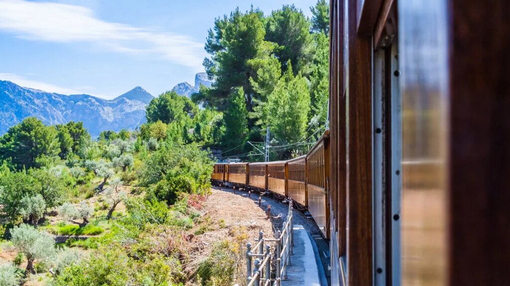 Observation des feuilles en train : les meilleurs voyages en train d'automne en Europe