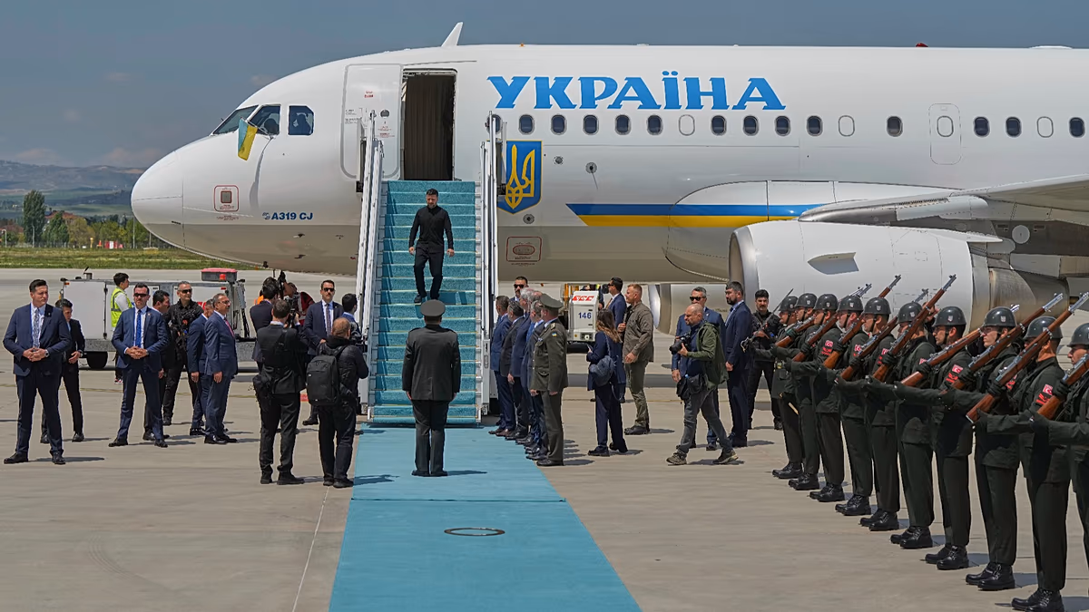 Chronologie : Comment un drone russe a failli heurter l'avion de Zelensky en Moldavie
