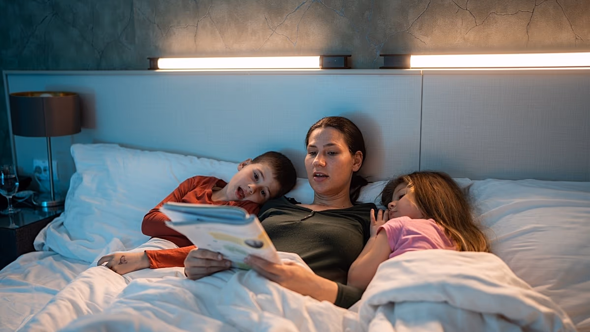 Des histoires au coucher aux clubs de lecture : la lecture protège votre cerveau pour la vie