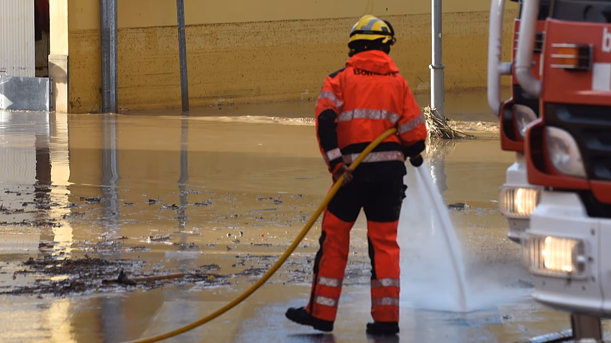 Des pluies torrentielles inondent Valence et la Catalogne, tuant un conducteur en Espagne