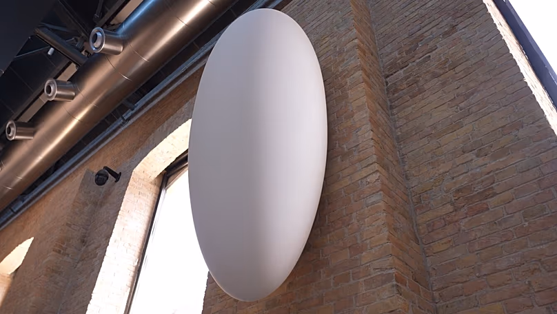 Tarik Kiswanson, artiste d'origine suédoise basé à Paris, présente Nest (2025) à Hikmah
