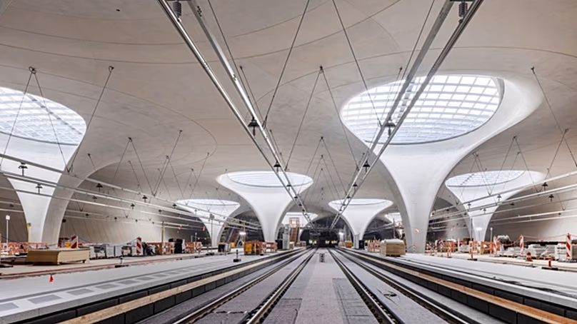 Des « yeux clairs » en verre apporteront lumière naturelle et ventilation dans la nouvelle gare principale de Stuttgart.