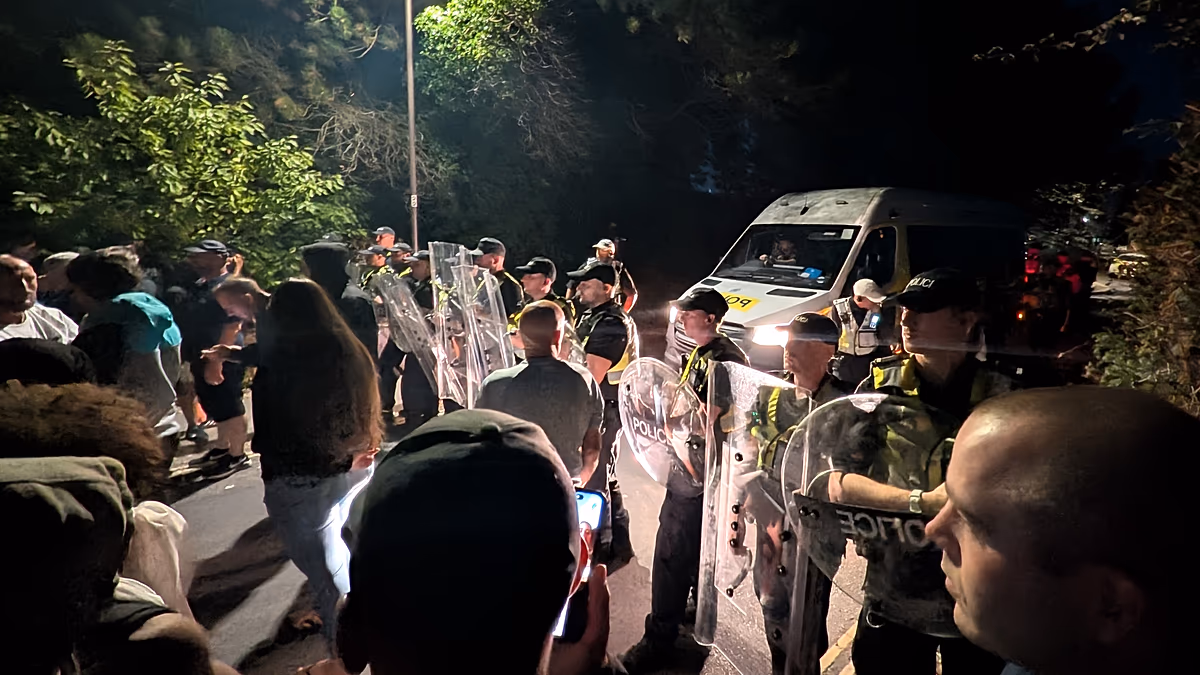 La police britannique interdit le port du masque lors d'une manifestation anti-migrants prévue