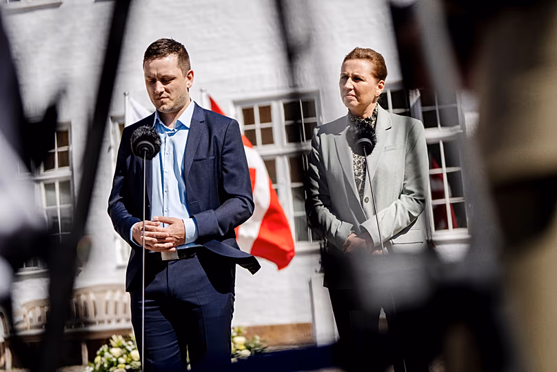 Le Premier ministre du Groenland, Jens-Frederik Nielsen, et la Première ministre du Danemark, Mette Frederiksen, à Marienborg, le 27 avril 2025.