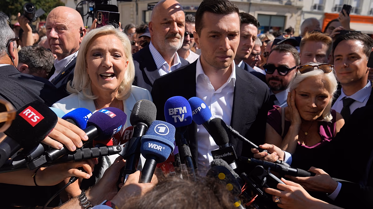 Le Pen lance sa campagne présidentielle sur fond de tensions entre partis