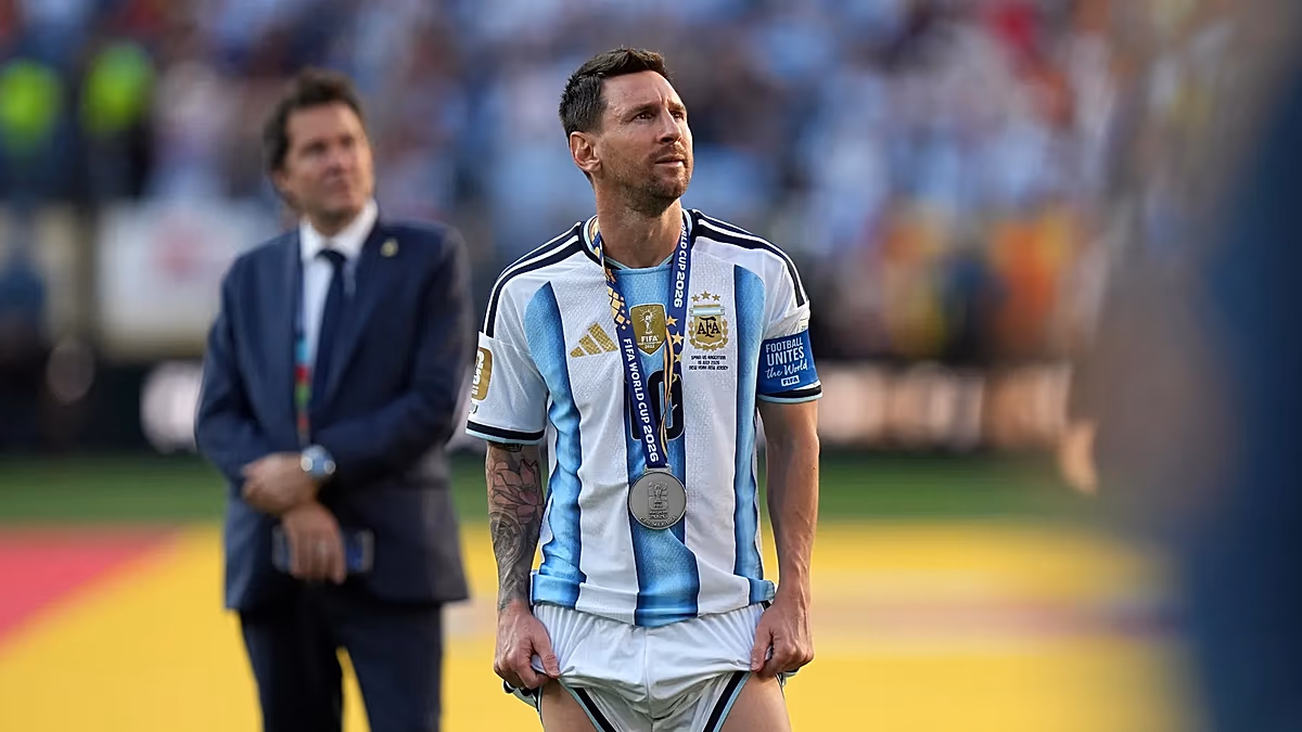 Le grand argentin Lionel Messi annonce sa retraite du football international