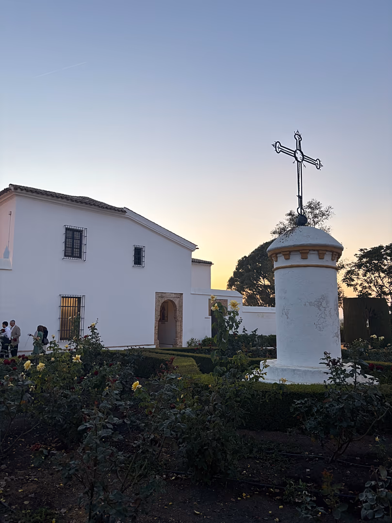 Monastère de La Rábida à Huelva, photographié au coucher du soleil le 16 septembre 2026.