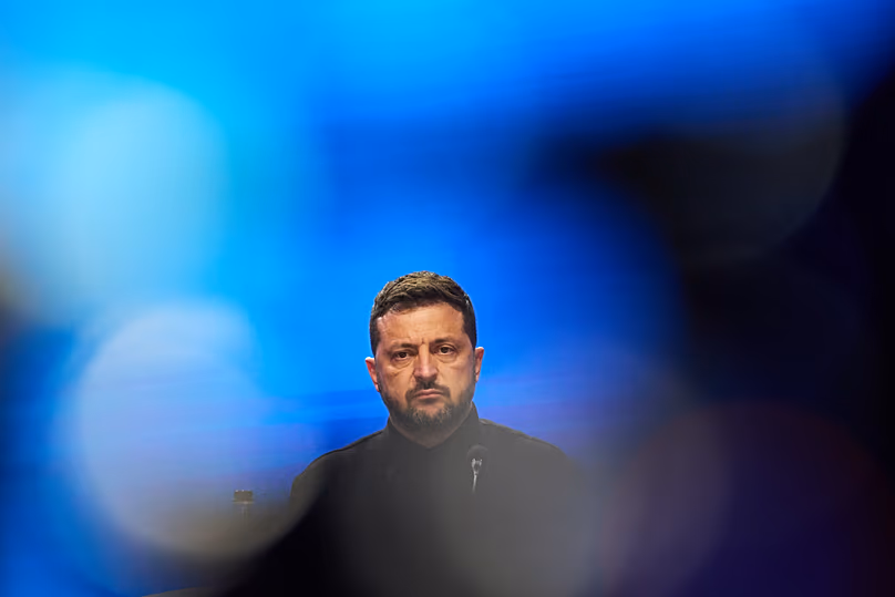 Le président ukrainien Volodymyr Zelenskyy assiste à une conférence de presse conjointe lors du sommet de la Coalition des volontaires à Kiev, le 24 août 2026.