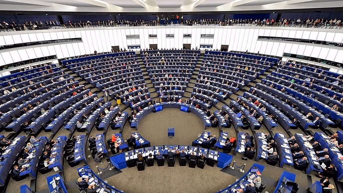 Les députés veulent utiliser les avoirs russes gelés pour soutenir l’Ukraine