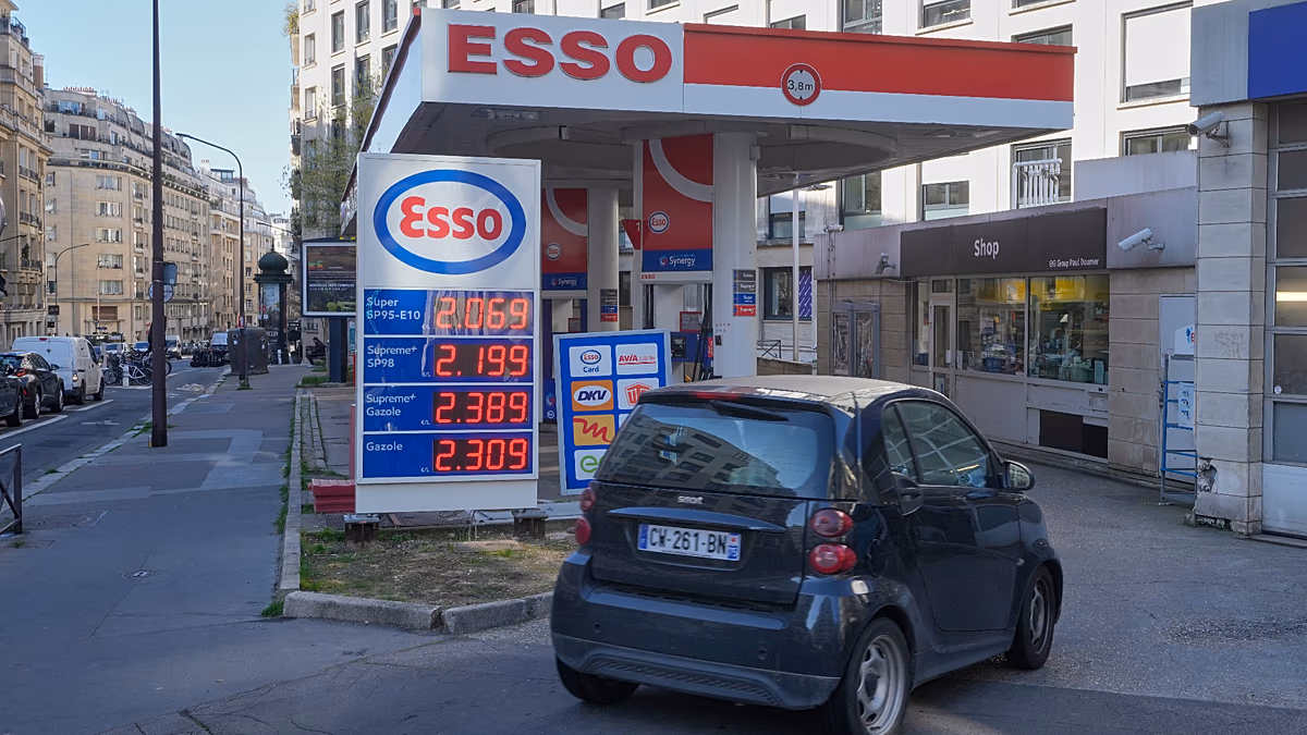 Les prix du carburant dans l'UE atteignent des records alors que les experts de la BCE prévoient un pic des marges sur le diesel en octobre