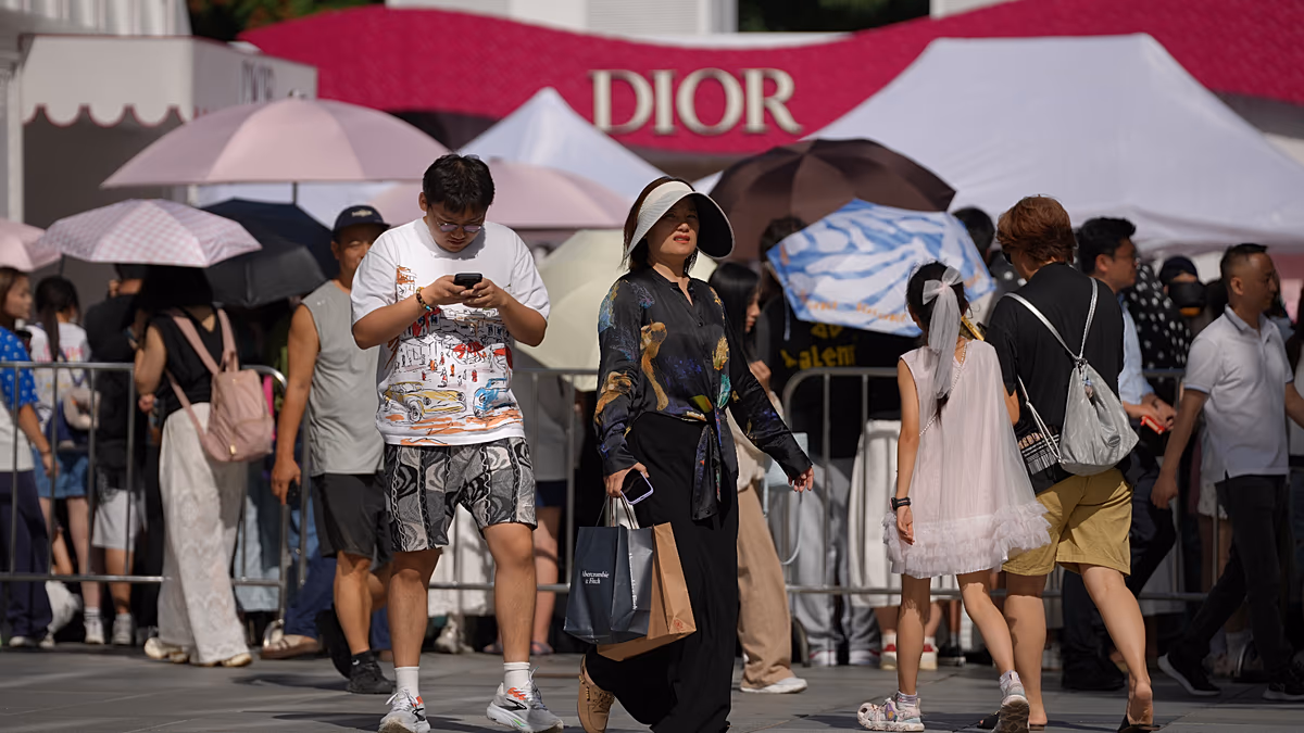 Les ventes au détail en Chine ralentissent à nouveau alors que Pékin peine à relancer les dépenses de consommation