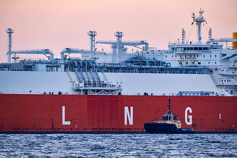 Un méthanier arrive à un terminal énergétique en Allemagne.